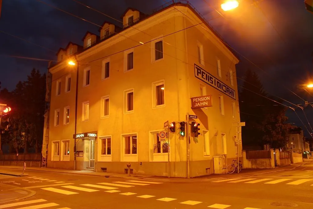 Bed & Breakfast Pension Jahn Salzburg