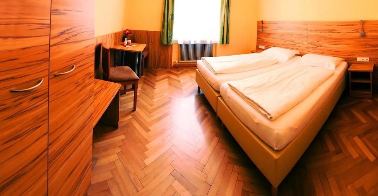 Pension Jahn Salzburg 3*,