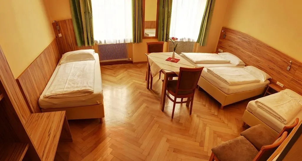 Pension Jahn Salzburgo 3*,  Austria